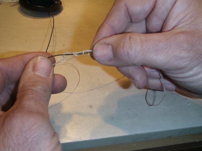 Comment monter une soie et un bas de ligne de peche à la mouche